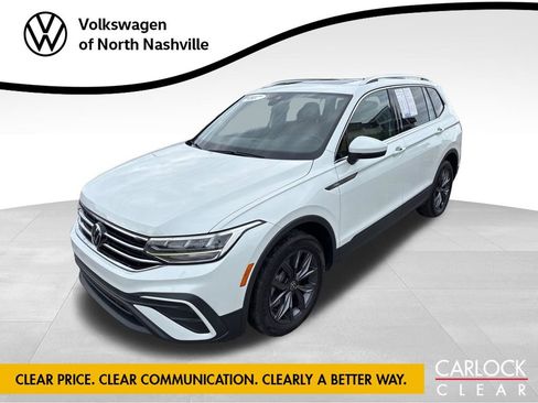 Used 2023 Volkswagen Tiguan SE w/ Panoramic Sunroof Package FWD image 1