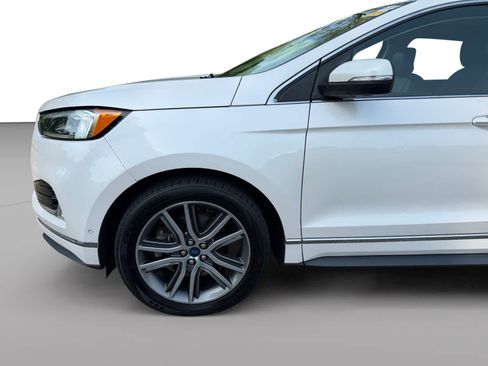 Used 2019 Ford Edge Titanium w/ Equipment Group 301A AWD/4WD image 19