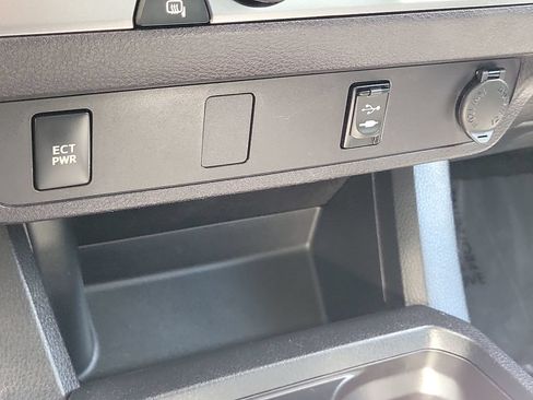 Used 2018 Toyota Tacoma SR w/ SR Convenience Package RWD image 17
