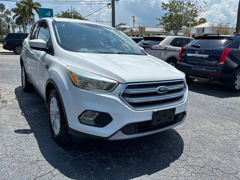 Used 2017 Ford Escape SE w/ SE Cold Weather Package FWD image 7