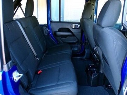 Used 2018 Jeep Wrangler Unlimited Sahara image 21