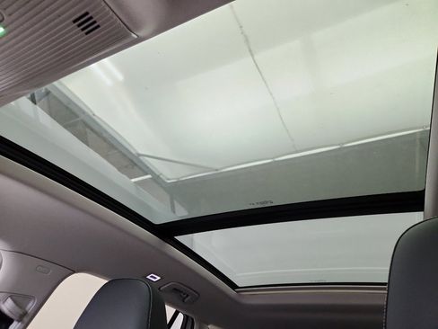 New 2025 Volkswagen Tiguan SE image 29