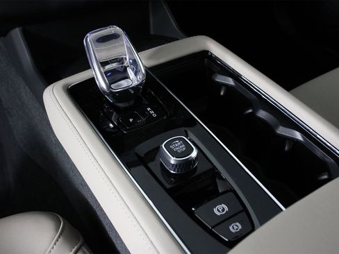 New 2026 Volvo XC90 B6 Plus w/ Protection Package Premier image 7