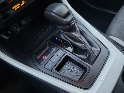 Used 2021 Toyota RAV4 XLE image 14