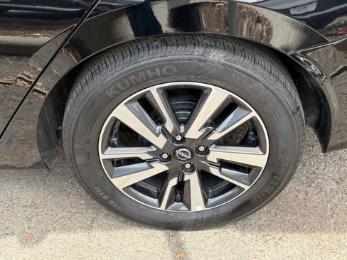 Used 2025 Nissan Versa SV FWD image 29