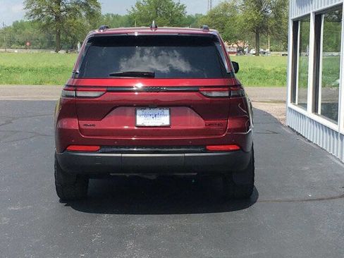 Used 2023 Jeep Grand Cherokee Limited w/ Black Appearance Package image 8