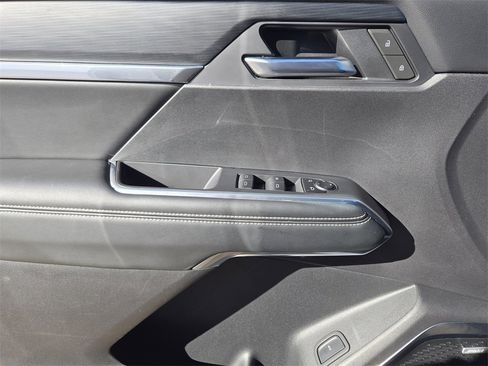 Used 2025 GMC Acadia Elevation image 18