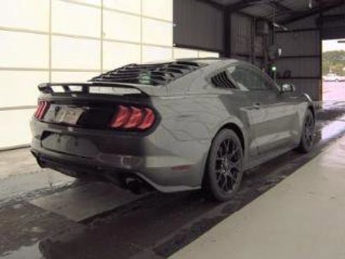 Used 2018 Ford Mustang Coupe RWD image 3