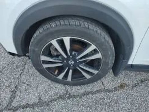 Used 2020 Nissan Kicks SV image 11