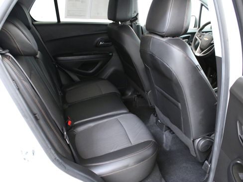 Used 2022 Chevrolet Trax LT w/ LT Convenience Package image 27