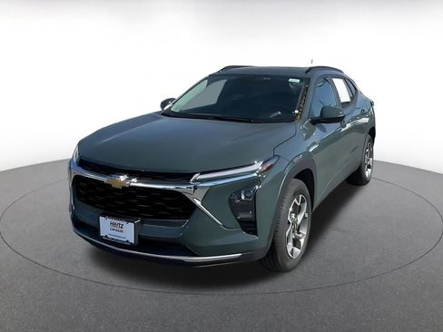 Used 2025 Chevrolet Trax LT w/ LT Convenience Package FWD image 7