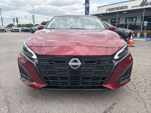 Used 2024 Nissan Altima 2.5 SL FWD image 9