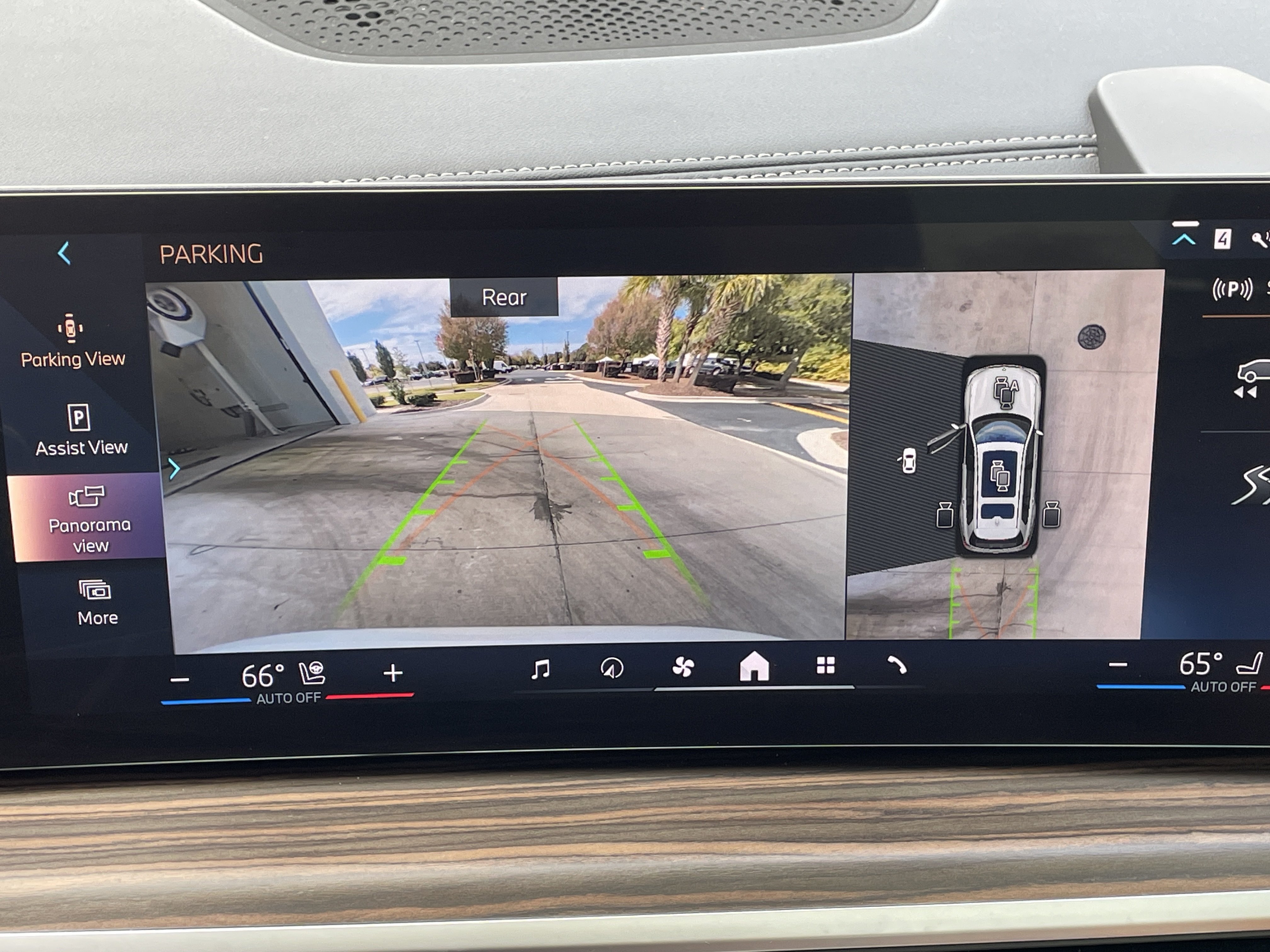 Used 2025 BMW X7 xDrive40i w/ M Sport Package AWD/4WD image 24