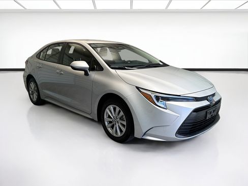 Used 2024 Toyota Corolla LE w/ LE Convenience Package FWD image 3