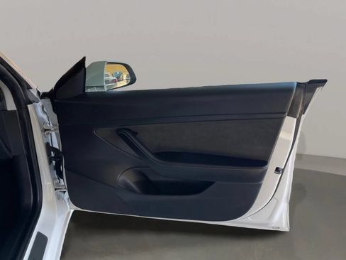 Used 2020 Tesla Model 3 Standard Range RWD image 17