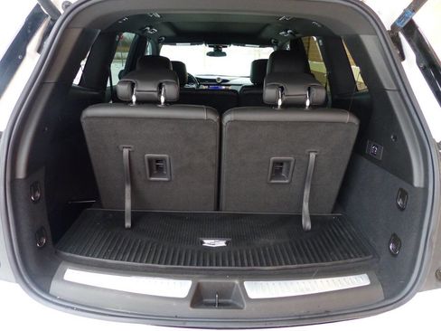 Used 2024 Cadillac XT6 Luxury w/ LPO, Floor Liner Package FWD image 32