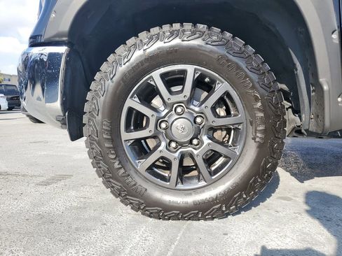 Used 2021 Toyota Tundra SR5 w/ Trail Edition image 6