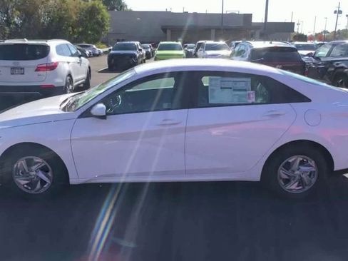 New 2026 Hyundai Elantra SE FWD image 6