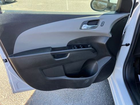 Used 2018 Chevrolet Sonic LT image 15