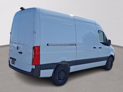 Used 2025 Mercedes-Benz Sprinter 2500 image 4