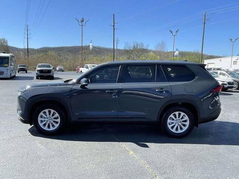 Used 2024 Toyota Grand Highlander XLE image 2