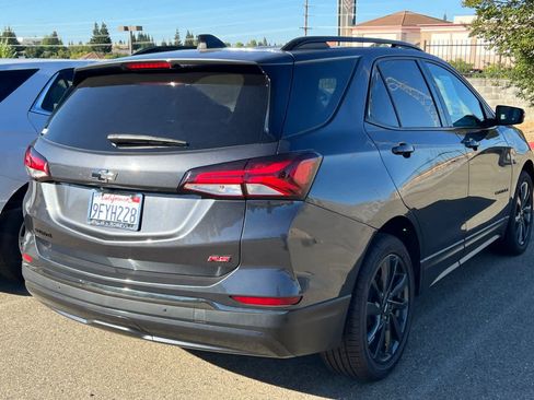 Used 2022 Chevrolet Equinox RS w/ Infotainment Package FWD image 2