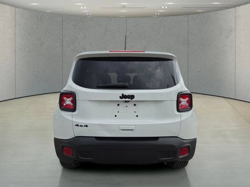 Used 2022 Jeep Renegade Altitude AWD/4WD image 6