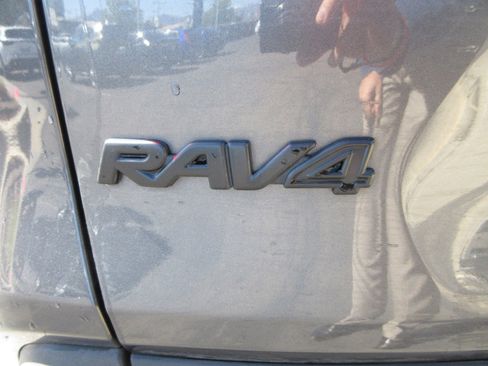 Used 2024 Toyota RAV4 XLE AWD/4WD image 8
