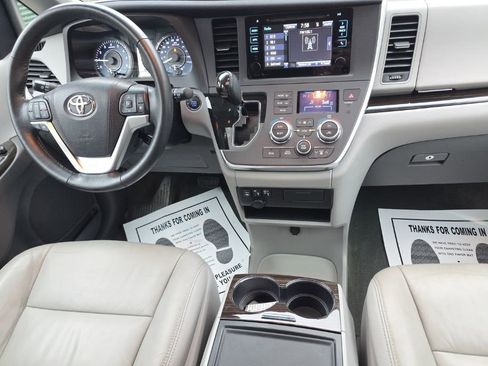 Used 2015 Toyota Sienna XLE w/ XLE Navigation Package image 19