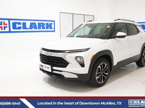 Used 2025 Chevrolet TrailBlazer LT w/ Driver Confidence Package FWD image 1