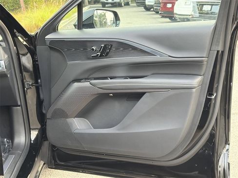 Used 2025 Cadillac Lyriq Luxury image 30