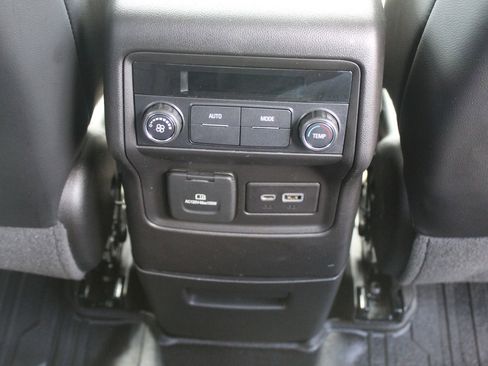 Used 2023 GMC Acadia SLT w/ LPO, Floor Liner Package AWD/4WD image 17