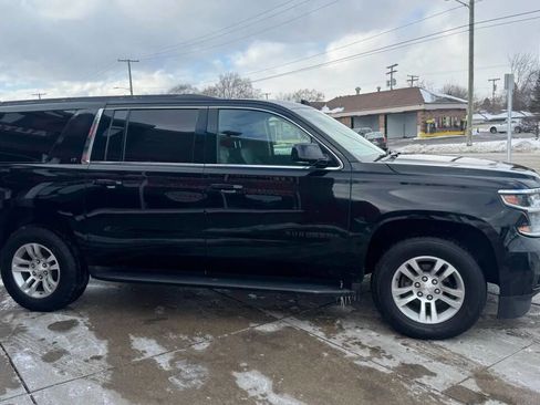 Used 2018 Chevrolet Suburban LT image 4