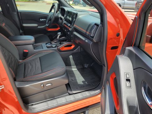Used 2025 Nissan Frontier PRO-4X w/ Pro Convenience Package image 11