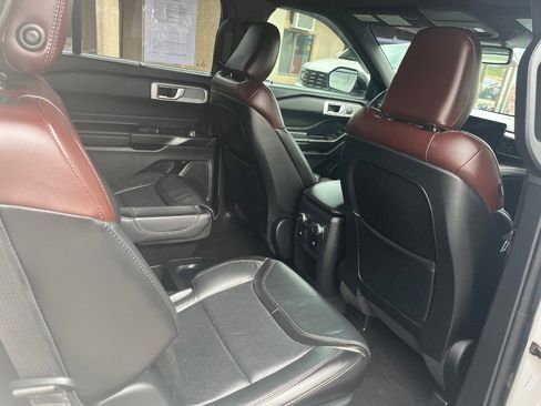 Used 2020 Ford Explorer Platinum image 35