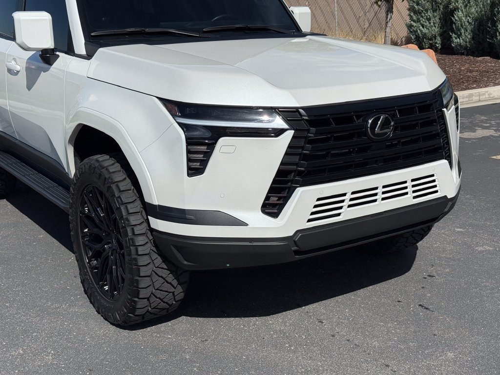 Used 2024 Lexus GX 550 w/ Cold Area Package AWD/4WD image 3
