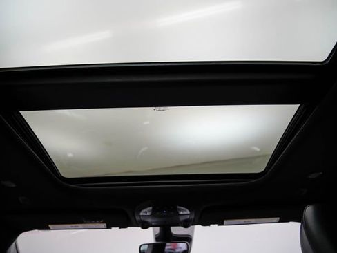 Used 2025 Chrysler Pacifica Limited FWD image 20