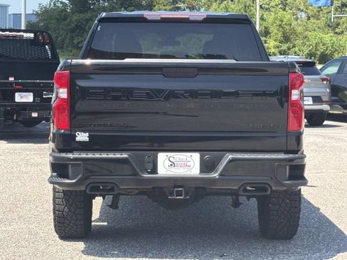 Used 2021 Chevrolet Silverado 1500 Custom Trail Boss w/ Midnight Edition AWD/4WD image 9