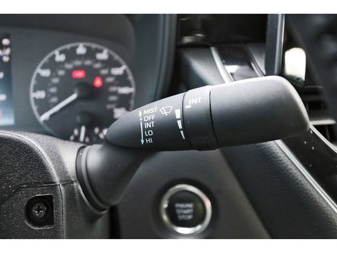 Used 2025 Toyota Corolla SE image 18