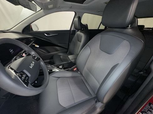 Certified 2025 Kia Niro EX Touring image 13