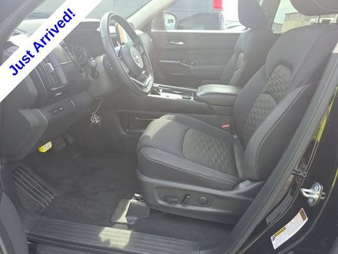 Used 2022 Nissan Pathfinder SV AWD/4WD image 5