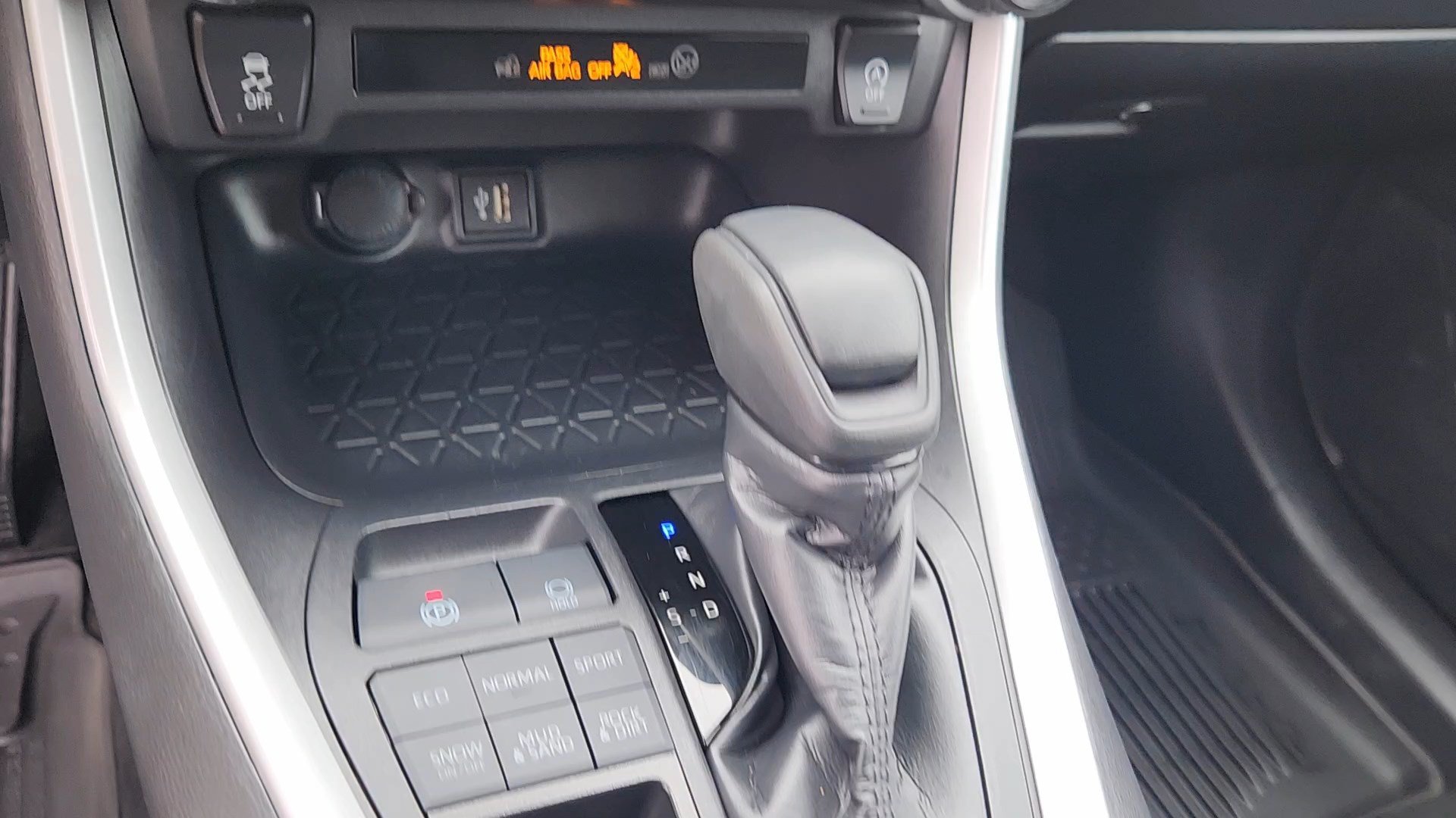 Used 2025 Toyota RAV4 LE AWD/4WD image 37