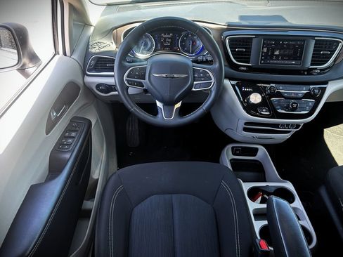 Used 2023 Chrysler Voyager LX FWD image 27