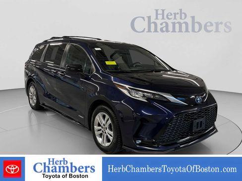 Used 2021 Toyota Sienna XSE w/ XSE Plus Package AWD/4WD image 1