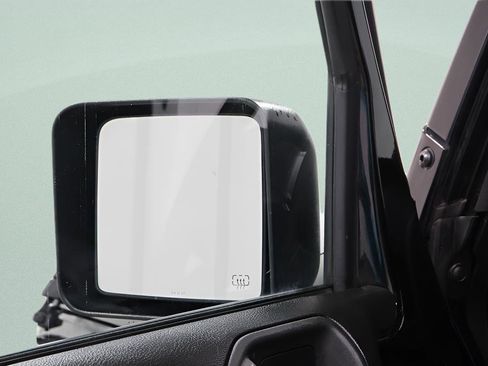 Used 2018 Jeep Wrangler Unlimited Sahara w/ Connectivity Group image 20