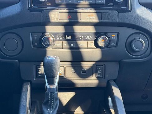 Used 2022 Nissan Frontier SV image 21