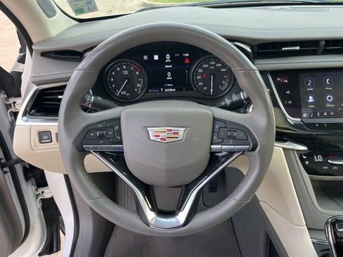 Used 2023 Cadillac XT6 Premium Luxury w/ Technology Package AWD/4WD image 17