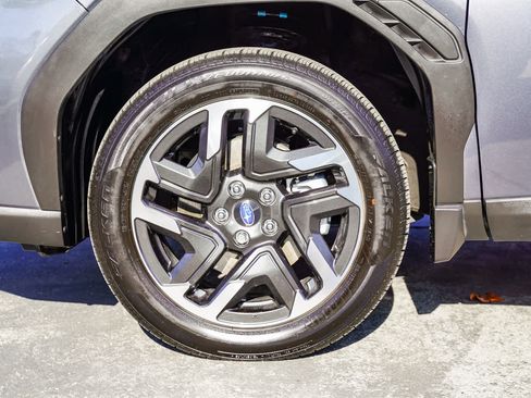 Certified 2025 Subaru Forester Limited image 9