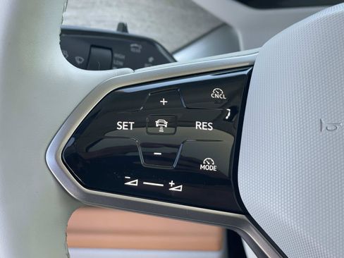 Certified 2025 Volkswagen ID. Buzz 1st Edition RWD image 9