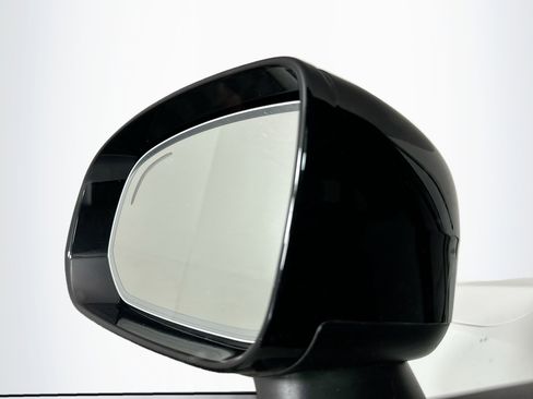 Used 2025 Volvo XC60 B5 Core image 16